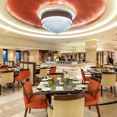 Отель The Suryaa Нью-Дели Экстерьер фото The restaurant