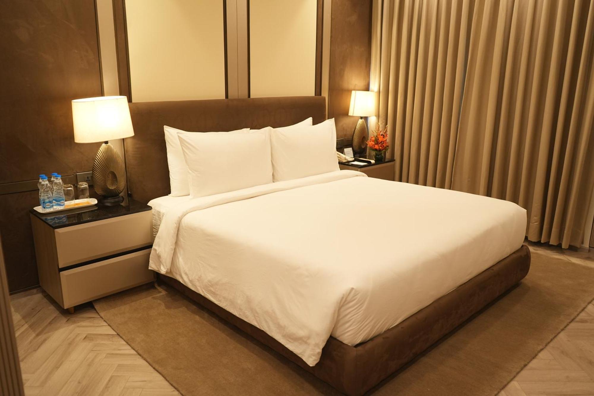 Отель The Suryaa Нью-Дели Экстерьер фото A bed