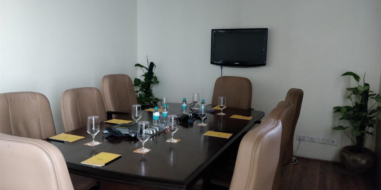 Отель The Suryaa Нью-Дели Экстерьер фото A meeting room at the headquarters of the National Democratic Congress