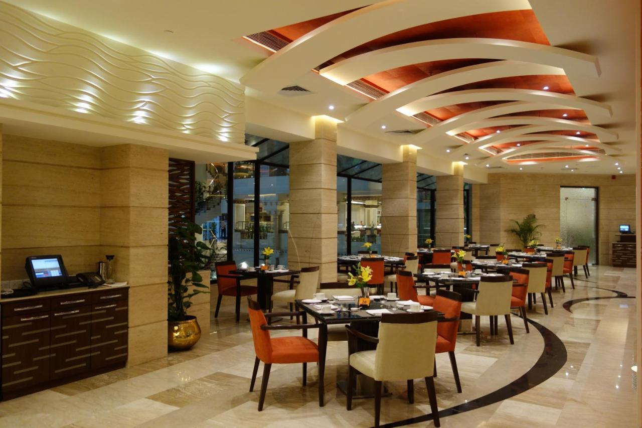 Отель The Suryaa Нью-Дели Экстерьер фото The restaurant