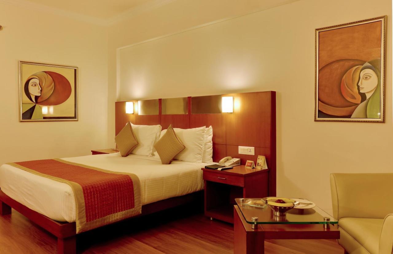 Отель The Suryaa Нью-Дели Экстерьер фото A room at the hotel