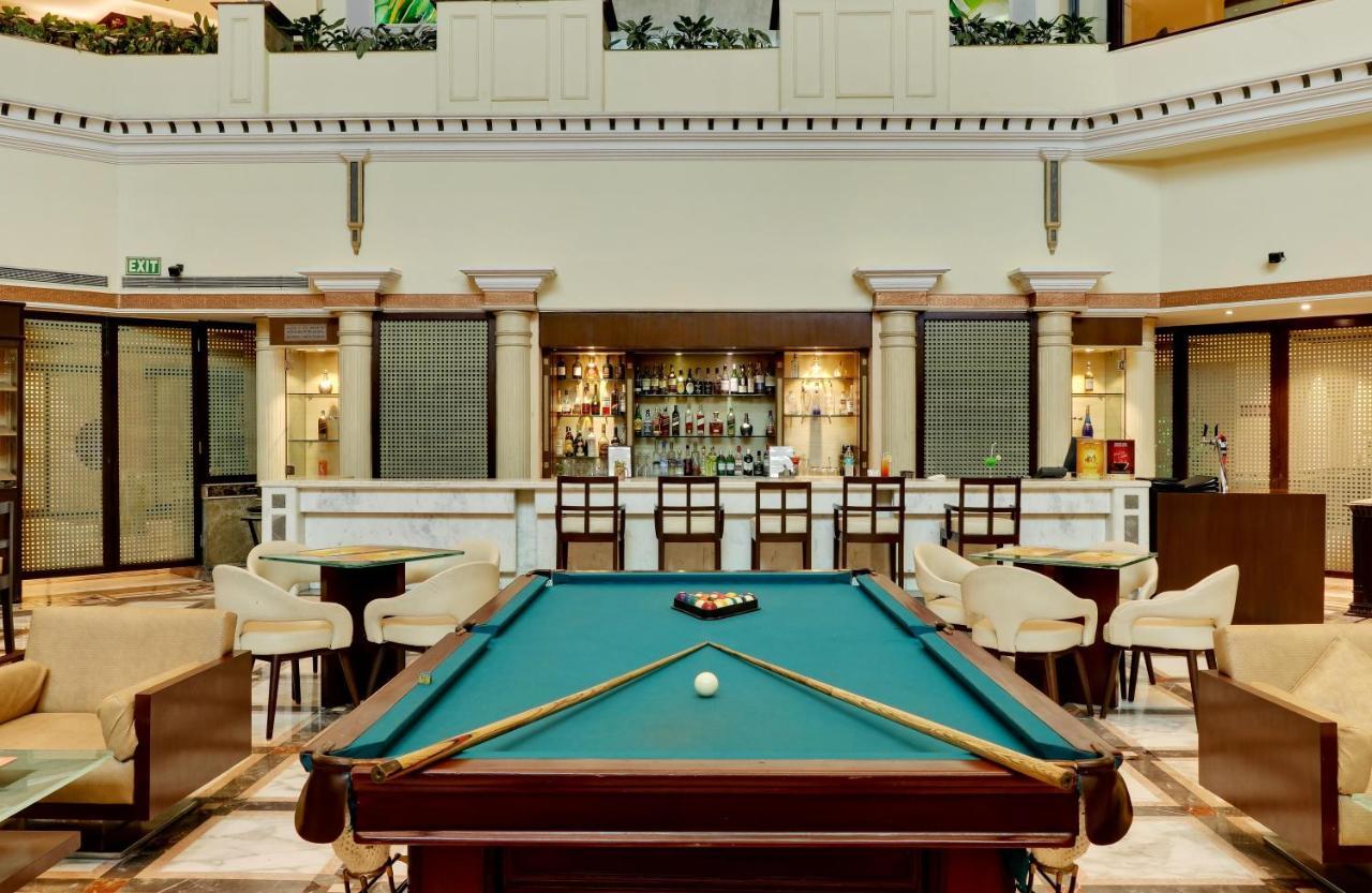 Отель The Suryaa Нью-Дели Экстерьер фото Pool table